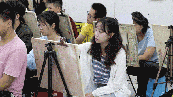 09素描考试场景 (7).gif