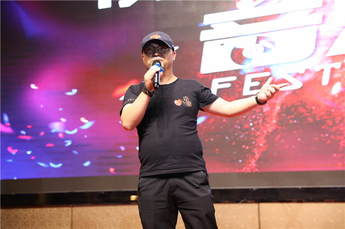 小里国庆音乐节现场李校长讲话 (14).jpg 小里国庆音乐节现场李校长讲话 (14).jpg