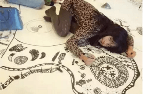 黄磊女儿-多多学画画.png 黄磊女儿-多多学画画.png
