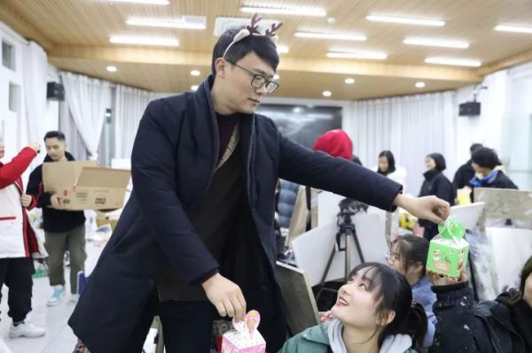 小里画室平安夜与生日会_034.jpeg