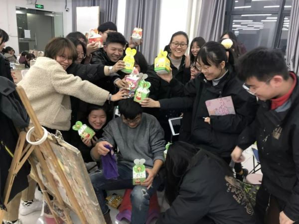 小里画室平安夜与生日会_036.jpeg