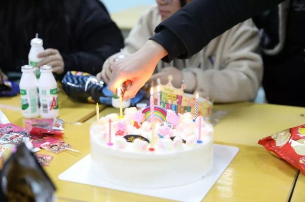 小里画室平安夜与生日会_065.jpeg