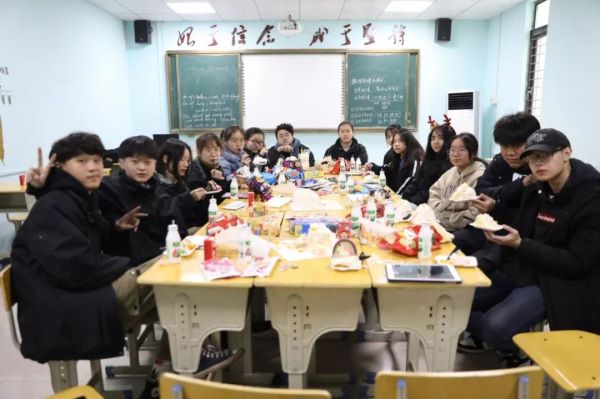 小里画室平安夜与生日会_060.jpeg
