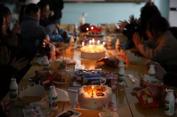 小里画室平安夜与生日会_071.jpeg