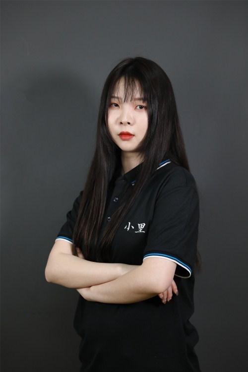 何曼.JPG